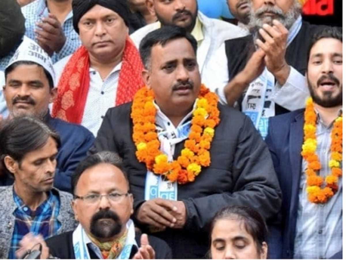 दिल्ली में जीत के बाद यूपी नगर निकाय चुनाव को लेकर गंभीर हुई आप दिल्ली में जीत के बाद यूपी नगर निकाय चुनाव को लेकर गंभीर हुई आप